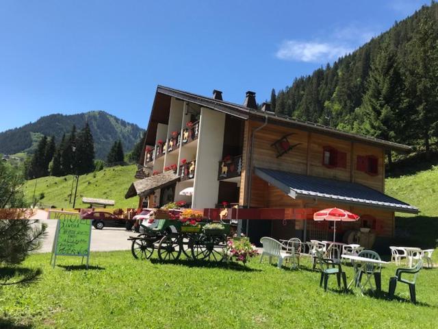 Au Bois De Lune Chatel Exterior photo