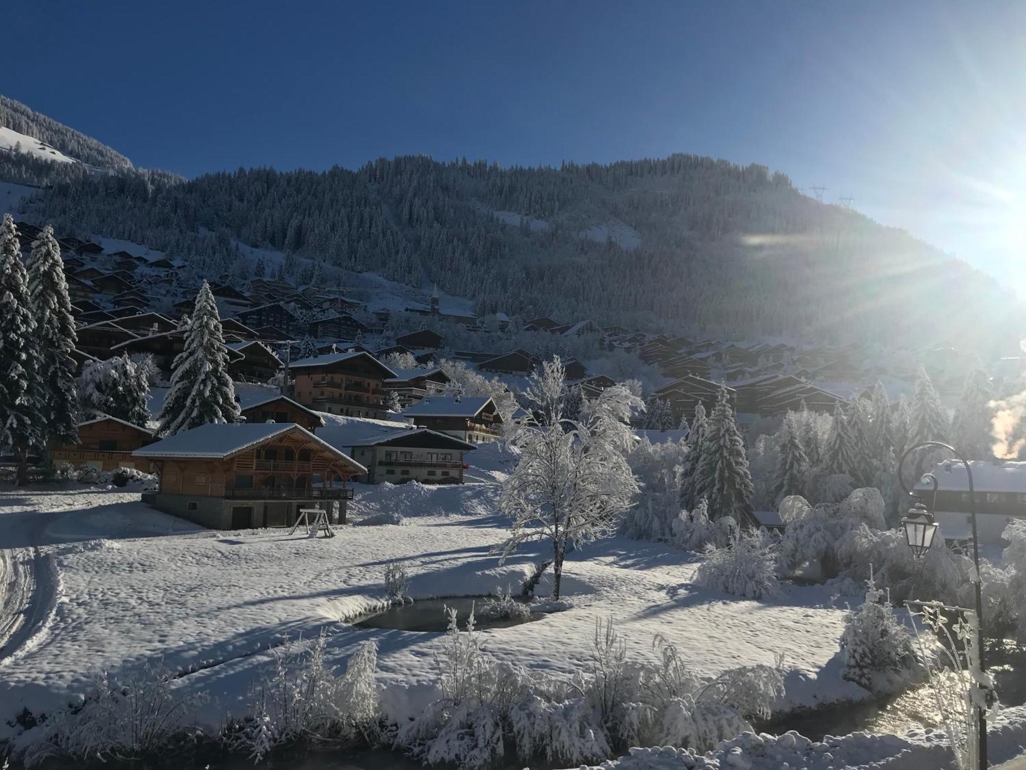 Au Bois De Lune Chatel Exterior photo