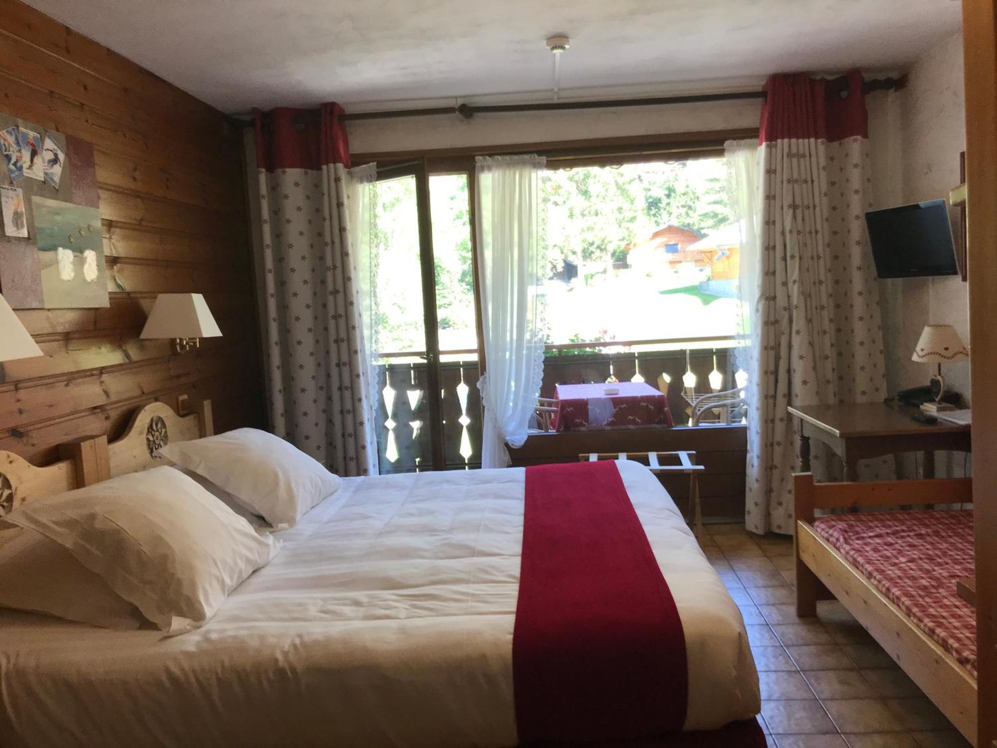 Au Bois De Lune Chatel Exterior photo